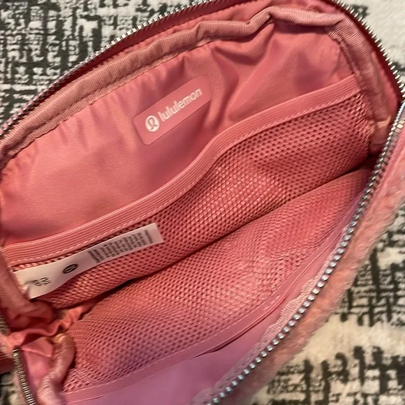 Lululemon Everywhere Belt Bag 1L Fleece - Picture 11 of 12